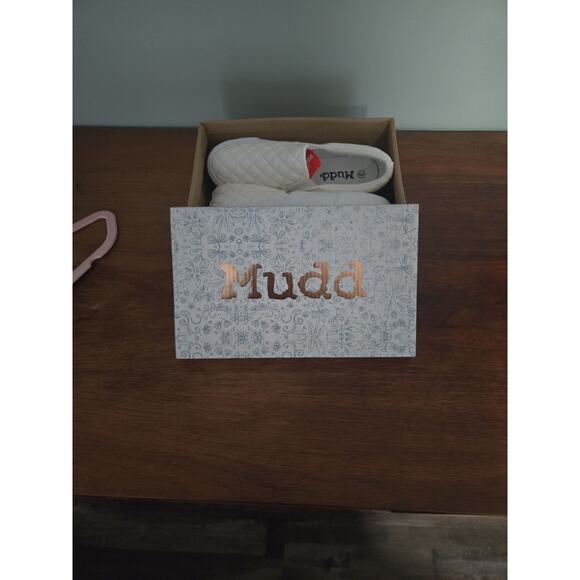 Mudd Other - Mudd White Quilted Slip-On Sneakers Girls Sized 3